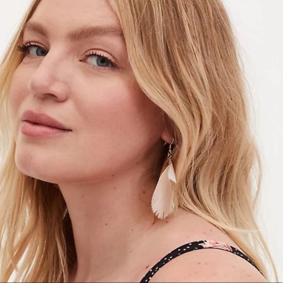 TORRID GOLD-TONE FEATHER TEARDROP EARRINGS - Picture 3 of 3